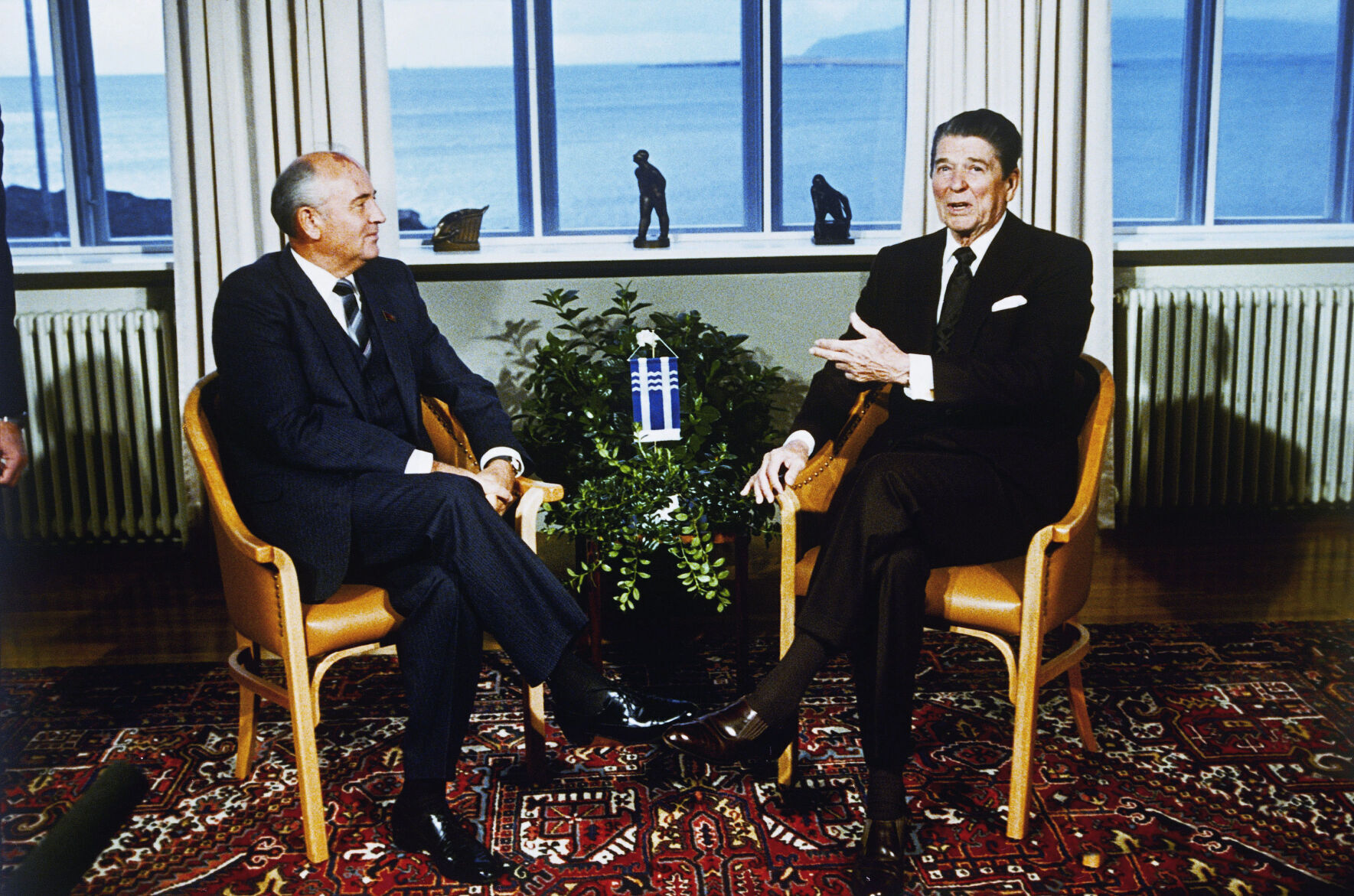 1986: Ronald Reagan and Mikhail Gorbachev